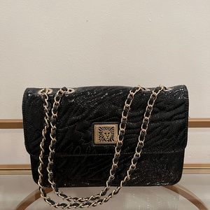 Black clutch